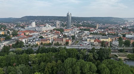 In Jena rätselt die Polizei über ein abgestelltes Kinderfahrrad, dessen Eigentümer unbekannt ist. (Archivfoto) / Foto: Bodo Schackow/dpa