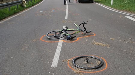 Der Radfahrer starb, der Unfallverursacher flüchtete. (Symbolbild) / Foto: Gress/Süddeutsche Mediengesellschaft /dpa
