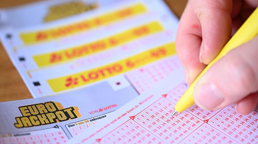 Glücksfall für eine Person aus Thüringen: Sie hat beim Eurojackpot 1,75 Millionen Euro gewonnen (Archivbild) / Foto: Bernd Weißbrod/dpa
