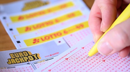 Glücksfall für eine Person aus Thüringen: Sie hat beim Eurojackpot 1,75 Millionen Euro gewonnen (Archivbild) / Foto: Bernd Weißbrod/dpa