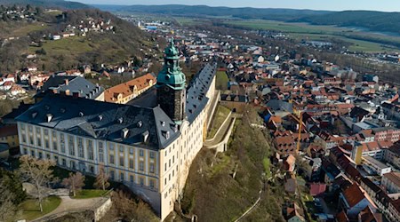 In die Sanierung von Schloss Heidecksburg in Rudolstadt werden in den nächsten Jahren mehr als 35 Millionen Euro fließen. (Archivbild) / Foto: Michael Reichel/dpa-Zentralbild/dpa