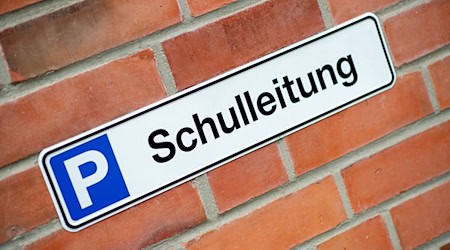 Schulleiter in Thüringen fühlen sich einer Studie zufolge stark belastet und haben nach eigenen Angaben nur wenig Zeit für die Unterrichtsvorbereitung. (Symbolbild) / Foto: Hauke-Christian Dittrich/dpa