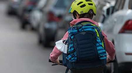 Die Zahl der Verkehrsunfälle mit Schulkindern ist in Thüringen zuletzt zurückgegangen. (Symbolfoto) / Foto: Marijan Murat/dpa