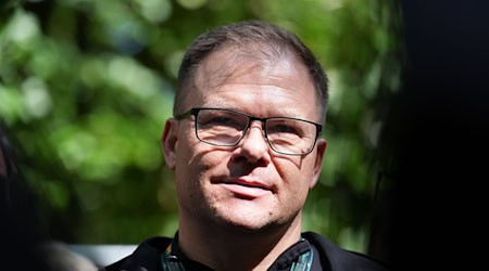 Hier noch ohne neue Haarpracht: Bundesumweltminister Carsten Schneider (SPD) (Archivbild) / Foto: Marcus Brandt/dpa