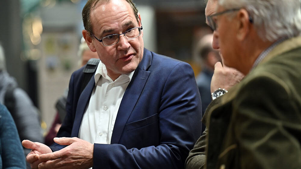 Umweltminister Tilo Kummer (BSW) ruft bis Ende September zur öffentlichen Beteiligung am Entwurf für Thüringens Klimaanpassungsstrategie auf. (Archivbild) / Foto: Martin Schutt/dpa