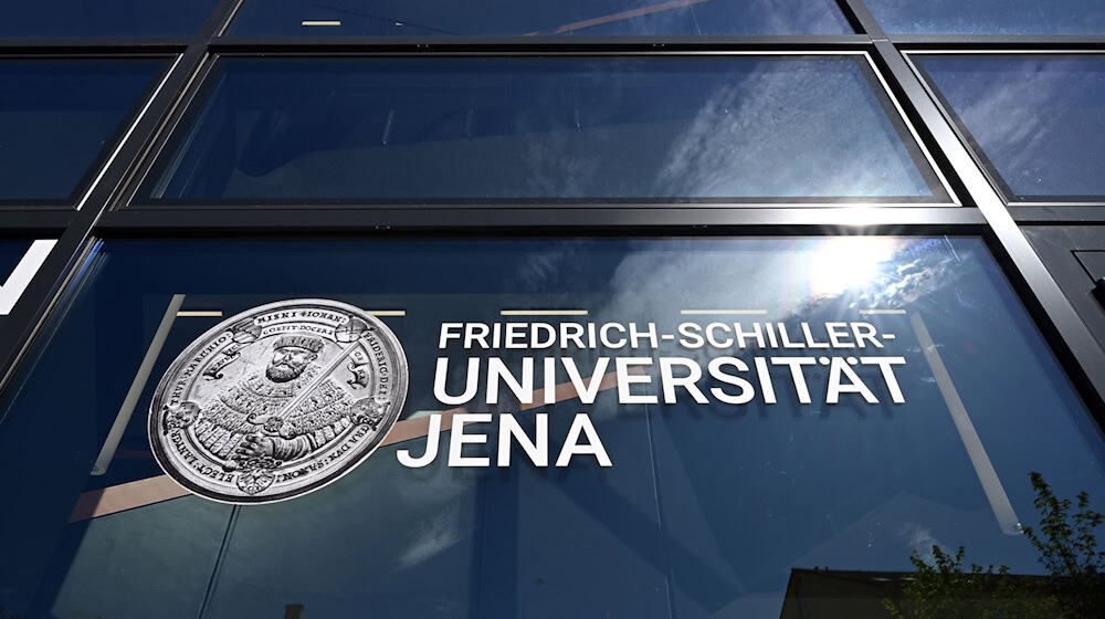 An der Uni Jena soll ein neues Exzellenzcluster das Feld stärken. (Archivbild) / Foto: Martin Schutt/dpa