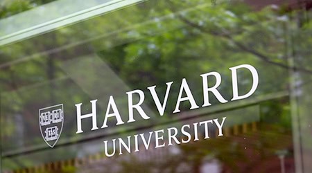 Der jährliche Harvard/MIT Germany Trek macht erstmals Station in Thüringen: Rund 40 Studierende und Alumni der US-amerikanischen Eliteuniversitäten zu Besuch. / Foto: Nicolaus Czarnecki/ZUMA Press Wire/dpa
