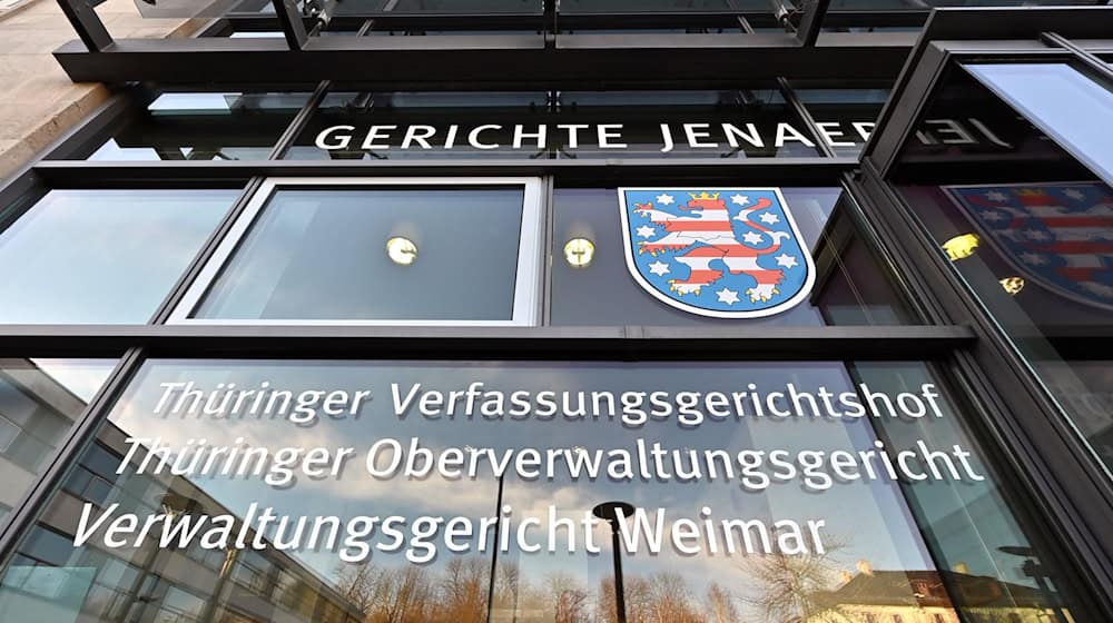 Fünf Mitarbeiter der Bundesbehörde BAMF unterstützen die Geschäftsstellen der Verwaltungsgerichte in Weimar und Meiningen. (Archivbild) / Foto: Martin Schutt/dpa-Zentralbild/dpa