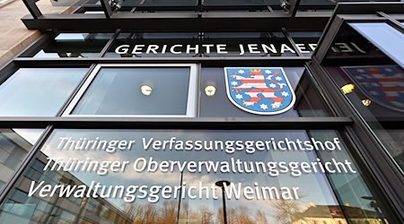 Fünf Mitarbeiter der Bundesbehörde BAMF unterstützen die Geschäftsstellen der Verwaltungsgerichte in Weimar und Meiningen. (Archivbild) / Foto: Martin Schutt/dpa-Zentralbild/dpa