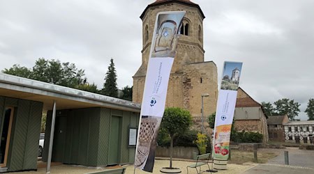 Neben der neuen Ausstellung wurde auch ein Empfangspavillon für die Besucher errichtet.  / Foto: Franz Nagel/Stiftung Thüringer Schlösser und Gärten/dpa