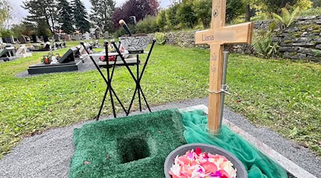Die in Friedland mutmaßlich getötete Liana wurde auf dem Friedhof in Heilgenstadt beigesetzt. / Foto: Matthias Bein/dpa