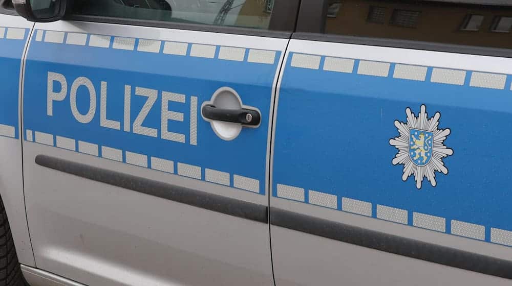 Die Polizei ermittelt und bittet Zeugen um Hinweise. (Symbolbild) / Foto: Bodo Schackow/dpa
