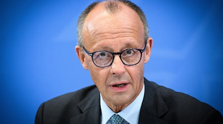 Bundeskanzler Friedrich Merz kommt zur Ost-Ministerpräsidentenkonferenz nach Thüringen. (Archivbild) / Foto: Bernd von Jutrczenka/dpa
