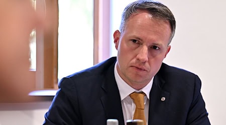 CDU-Fraktionschef Andreas Bühl mahnt Zukunftskonzepte für die Heilbäder an. (Archivbild) / Foto: Martin Schutt/dpa