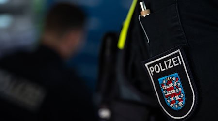 Polizisten wurden in Jena angegriffen (Illustration). / Foto: Hannes P Albert/dpa
