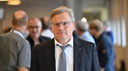 In Thüringen steht in den nächsten Jahren die Neuwahl aller neun Mitglieder des Verfassungsgerichtshofes an, auch die des Präsidenten. Derzeit ist es Klaus-Dieter von der Weiden (Archivfoto). / Foto: Martin Schutt/dpa