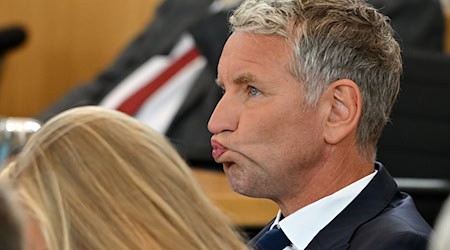 AfD-Fraktionschef Björn Höcke kündigt in der Haushaltsberatung des Landtags eine Klage an.  / Foto: Martin Schutt/dpa AfD-Fraktionschef Björn Höcke kündigt in der Haushaltsberatung des Landtags eine Klage an.  / Foto: Martin Schutt/dpa