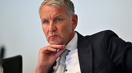 Thüringens AfD-Fraktionschef Björn Höcke will ein Remigrationsprogramm in Thüringen und in Deutschland.  / Foto: Martin Schutt/dpa