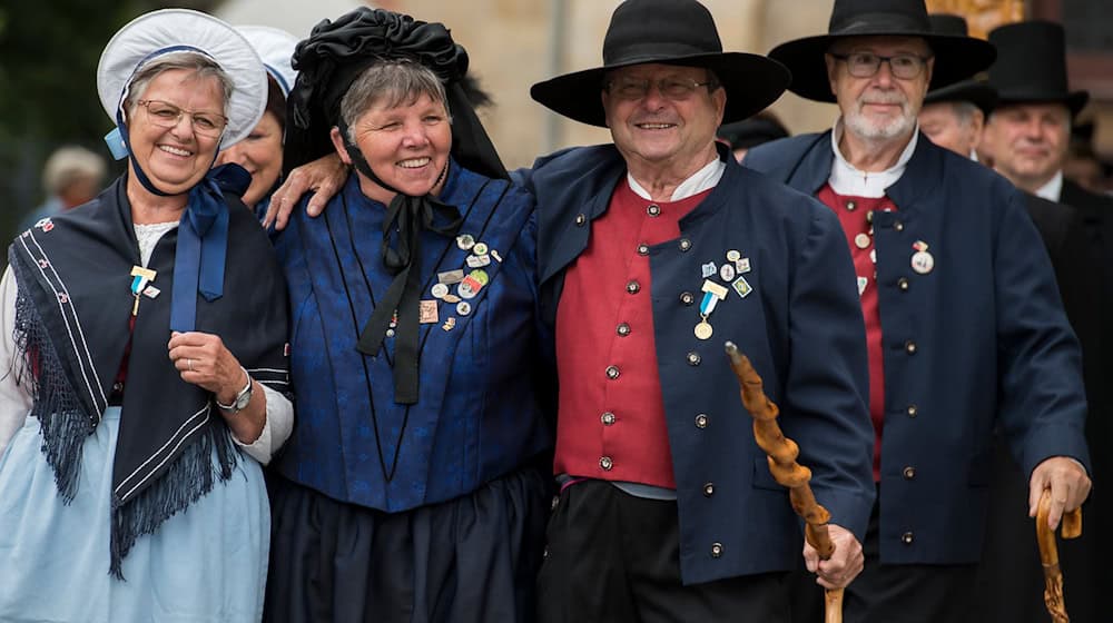 Wird man künftig mehr Trachten bei Kirmesfesten in Thüringen sehen? (Symbolfoto) / Foto: Jens-Ulrich Koch/dpa-Zentralbild/dpa Wird man künftig mehr Trachten bei Kirmesfesten in Thüringen sehen? (Symbolfoto) / Foto: Jens-Ulrich Koch/dpa-Zentralbild/dpa
