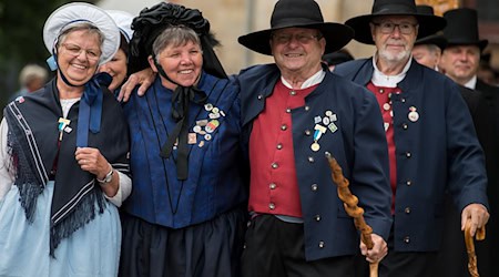 Wird man künftig mehr Trachten bei Kirmesfesten in Thüringen sehen? (Symbolfoto) / Foto: Jens-Ulrich Koch/dpa-Zentralbild/dpa