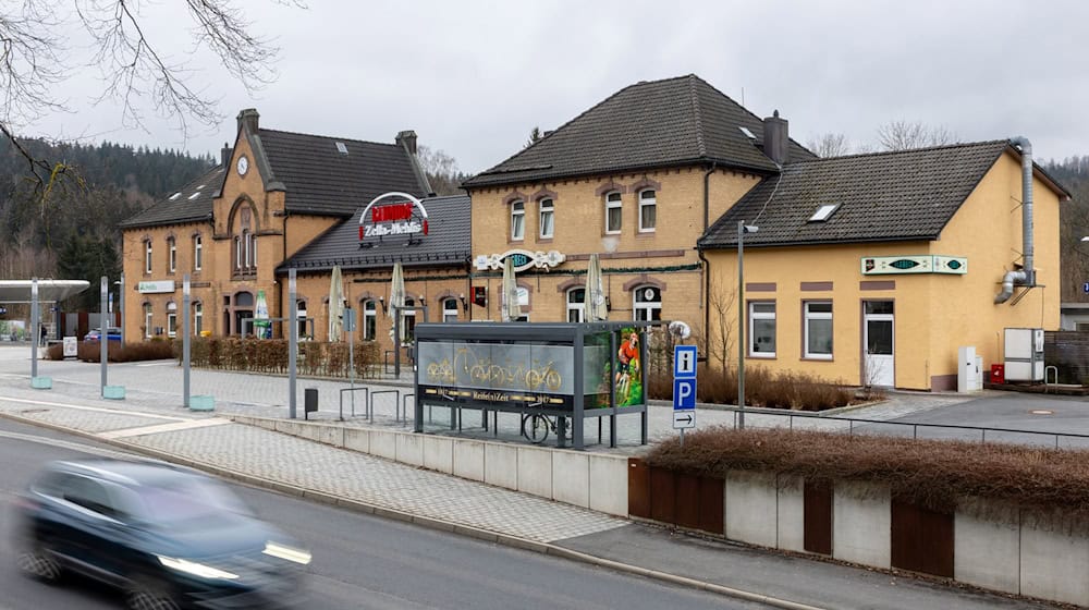 Die Mehrzahl der Thüringer Erwerbstätigen (72,8 Prozent) nutzte 2024 für den Arbeitsweg das Auto
oder Motorrad. (Archivbild) / Foto: Michael Reichel/dpa
