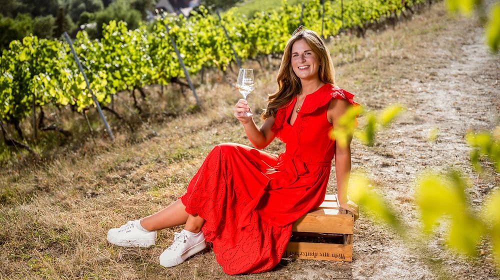 Paula Löber ist beim traditionsreichen Sekt- und Weinunternehmen Rotkäppchen-Mumm in Freyburg tätig. / Foto: Nicky Hellfritzsch/Weinbauverband Saale-Unstrut/dpa