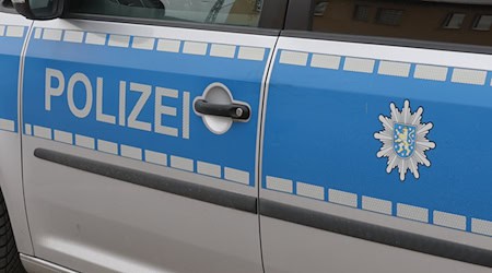 Ein junger Mann hat auf einem Traktortreffen im Eichsfeld ein sieben Jahre altes Mädchen mit einem Motocross-Motorrad verletzt. (Symbolbild) / Foto: Bodo Schackow/dpa