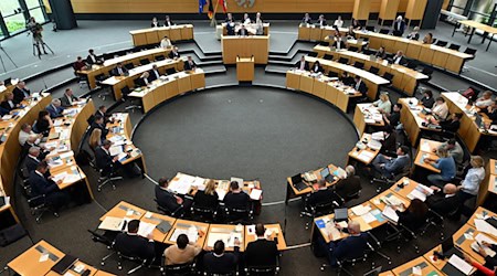 Thüringens Landtag beschäftigt sich erstmals mit dem Doppelhaushalt für die kommenden beiden Jahre.  / Foto: Martin Schutt/dpa Thüringens Landtag beschäftigt sich erstmals mit dem Doppelhaushalt für die kommenden beiden Jahre.  / Foto: Martin Schutt/dpa
