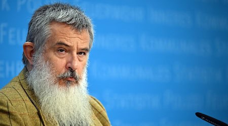 Thüringens Verfassungsschutzpräsident Stephan Kramer sieht seinen künftigen Amtskollegen auf Bundesebene, Sinan Selen, vor schwierigen Aufgaben. (Archivbild)  / Foto: Martin Schutt/dpa