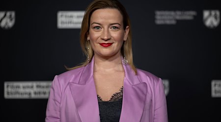 Nina Gummich spielt die Hauptrolle in der Krimi-Reihe «Theresa Wolff». Als titelgebende Forensiker wird sich nach der Episode «Passion» noch ein weiteres Mal zu sehen sein, bis ein neues Team beim Thüringen-Krimi des ZDF übernimmt. (Archivbild) / Foto: Sebastian Christoph Gollnow/dpa