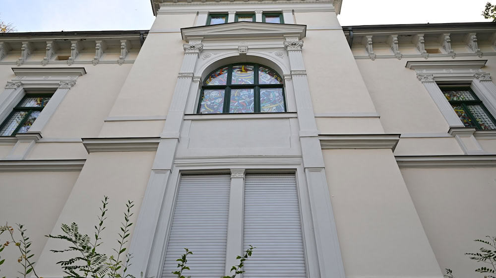 59 Arbeiten unter anderem von Henri de Toulouse-Lautrec und Alfons Mucha sind in einer Ausstellung zur Plakatkunst des 19. Jahrhunderts im Kunsthaus Apolda zu sehen (Archivfoto). / Foto: Martin Schutt/dpa