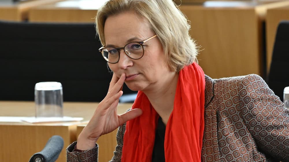 Die BSW-Vorsitzende Katja Wolf ist gegen die Ansiedlung von Rüstungsindustrie in Thüringen. (Archivbild) / Foto: Martin Schutt/dpa