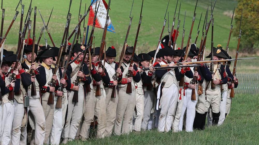 Im Oktober 2026 soll die preußisch-französische Schlacht von Jena 1806 auf dem Originalschlachtfeld nachinszeniert werden. (Archivfoto) / Foto: Bodo Schackow/dpa