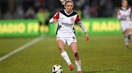 Elisa Senß verwandelt gegen Jena zwei Foulelfmeter. / Foto: Arne Dedert/dpa
