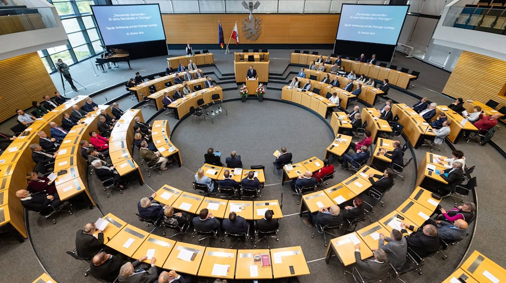 Im Thüringer Landtag will die AfD in einem Sonderplenum über Linksextremismus sprechen. (Archivbild) / Foto: Michael Reichel/dpa Im Thüringer Landtag will die AfD in einem Sonderplenum über Linksextremismus sprechen. (Archivbild) / Foto: Michael Reichel/dpa