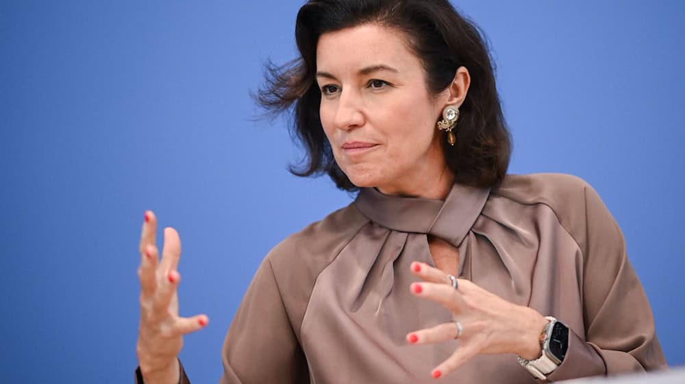 Bundesforschungsministerin Dorothee Bär (CSU) nennt Gründe, warum aus der  Deutschen Agentur für Transfer und Innovation (DATI) in Thüringen nichts wird. (Archivbild) / Foto: Britta Pedersen/dpa