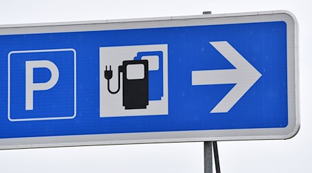 An Ladestationen auf öffentlich zugänglichen Parkplätzen hat die Thüringer Polizei in diesem Jahr ein Dutzend Kabeldiebstähle registriert (Symbolfoto). / Foto: Martin Schutt/dpa-Zentralbild/dpa An Ladestationen auf öffentlich zugänglichen Parkplätzen hat die Thüringer Polizei in diesem Jahr ein Dutzend Kabeldiebstähle registriert (Symbolfoto). / Foto: Martin Schutt/dpa-Zentralbild/dpa