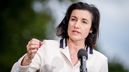 Bundesforschungsministerin Dorothee Bär (CSU) stoppt Pläne zur Ansiedlung einer Deutschen Agentur für Transfer und Innovation (DATI) in Thüringen. (Archivbild) / Foto: Kay Nietfeld/dpa