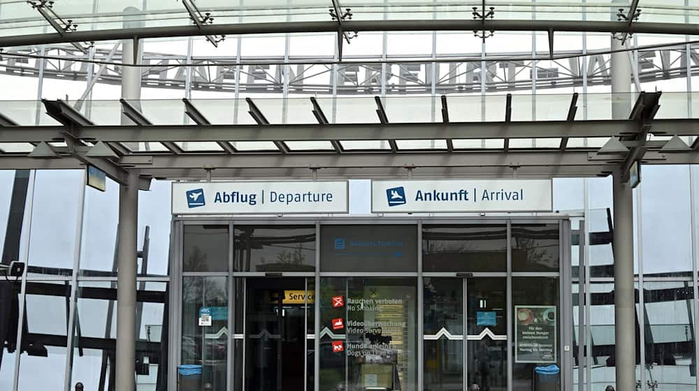 Wegen einer Drohne am Flughafen Erfurt-Weimar verspäteten sich zwei Flüge. (Archivbild) / Foto: Martin Schutt/dpa