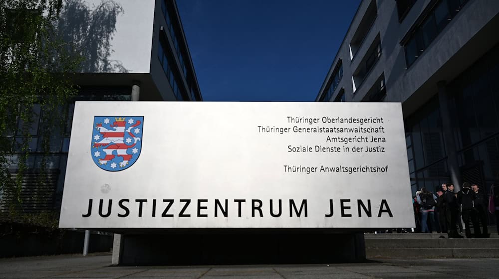 Das Oberlandesgericht in Jena sieht in einem Facebook-Post über Sinti und Roma eines Geraer Richters keine Volksverhetzung. (Symbolbild) / Foto: Martin Schutt/dpa Das Oberlandesgericht in Jena sieht in einem Facebook-Post über Sinti und Roma eines Geraer Richters keine Volksverhetzung. (Symbolbild) / Foto: Martin Schutt/dpa