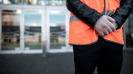 Private Sicherheitsdienste sind bei Thüringer Kommunen unverzichtbar geworden. (Symbolbild) / Foto: Fabian Strauch/dpa