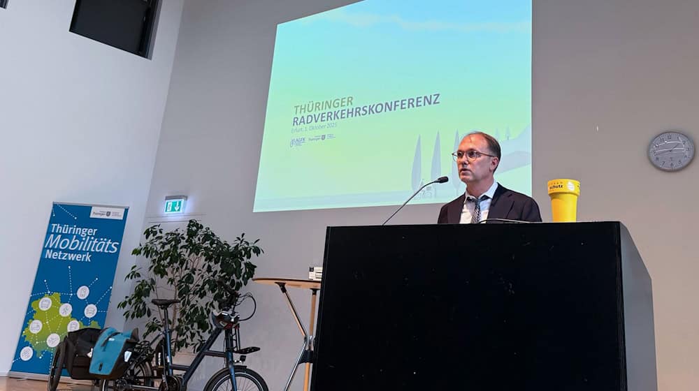 Tobias Knoblich, Staatssekretär im Thüringer Ministerium für Digitales und Infrastruktur, reagiert verhalten auf den Vorschlag.  / Foto: David Hutzler/dpa