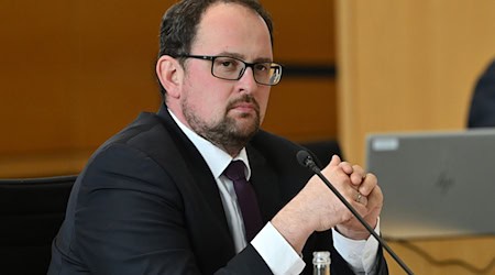 Landtagspräsident mahnt AfD zu sachlicher Wortwahl (Archivbild)   / Foto: Martin Schutt/dpa Landtagspräsident mahnt AfD zu sachlicher Wortwahl (Archivbild)   / Foto: Martin Schutt/dpa