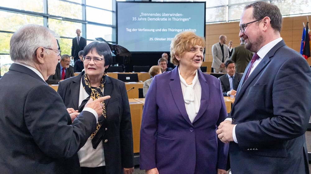 Vor 35 Jahren hat sich in Thüringen der erste freigewählte Landtag nach der Wiedervereinigung konstituiert. Das Jubiläum wurde mit einem Festakt in Erfurt gewürdigt. / Foto: Michael Reichel/dpa post-slider