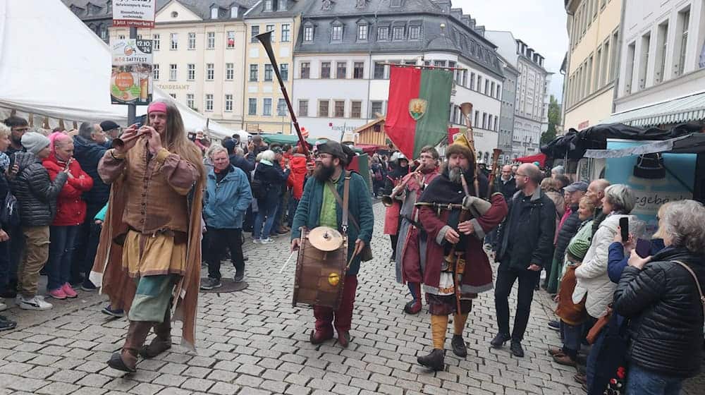 Drei Tage lang feiert Gera das Höhlerfest mit Festumzug, Konzerten und offenen Tiefenkellern. (Archivbild) / Foto: Bodo Schackow/dpa