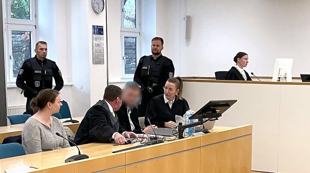 Der verurteilte Lehrer hat sich bei seiner früheren Schülerin für den sexuellen Missbrauch entschuldigt. (Archivbild) / Foto: Annett Gehler/dpa Der verurteilte Lehrer hat sich bei seiner früheren Schülerin für den sexuellen Missbrauch entschuldigt. (Archivbild) / Foto: Annett Gehler/dpa