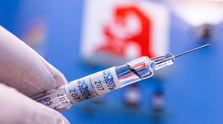 In Thüringer Apotheken gibt es bislang nur sehr wenige Impfangebote. (Symbolbild) / Foto: David Inderlied/dpa