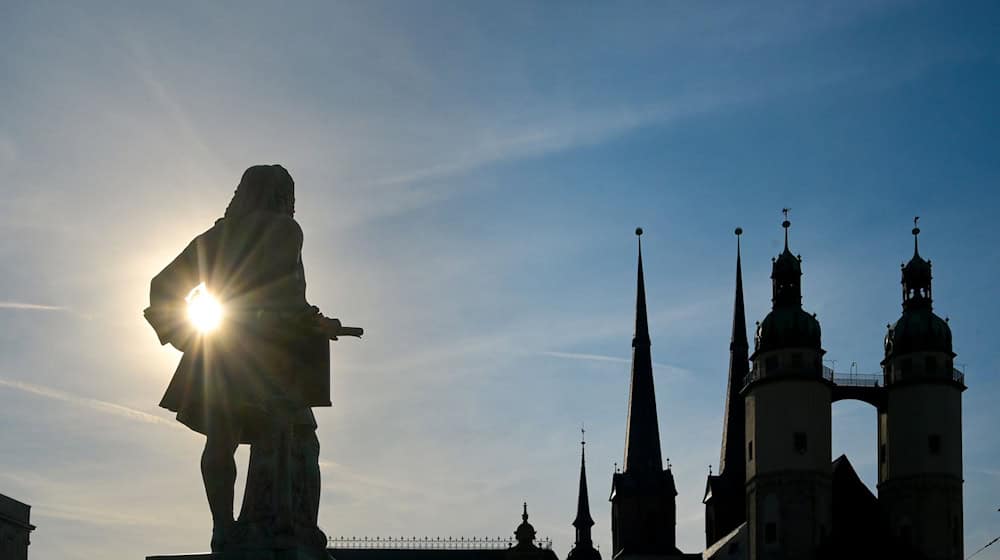 In Sachsen-Anhalt, wie hier in Halle, wird es am Samstag besonders sonnig (Symbolbild). / Foto: Heiko Rebsch/dpa