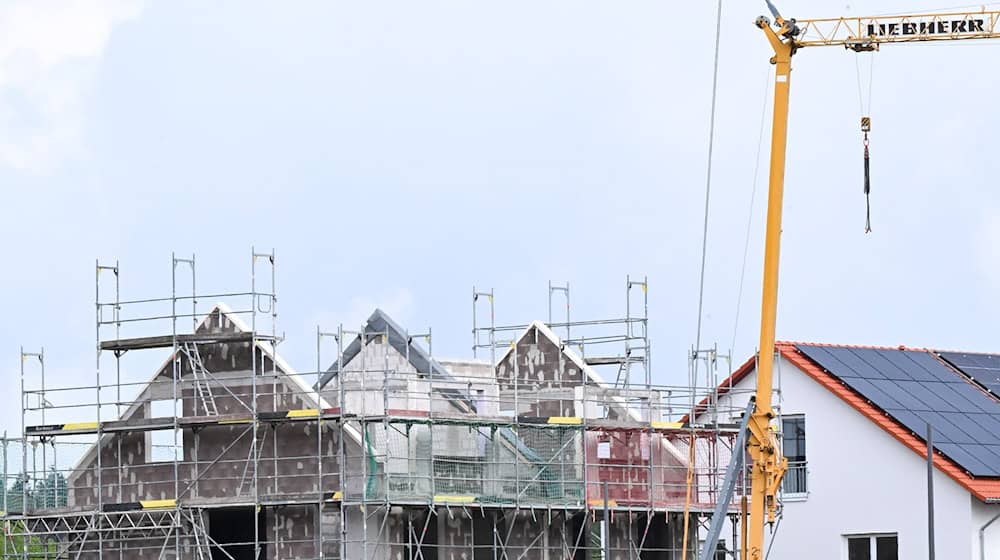Wieder mehr Wohnungsbau in Thüringen. (Archivbild)   / Foto: Bernd Weißbrod/dpa