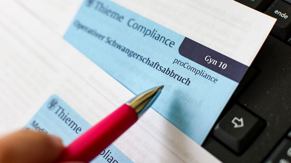 Bei Frauen unter 18 Jahren sowie ab 40 Jahren verzeichnete das Landesamt für Statistik Anstiege von Schwangerschaftsabbrüchen. (Symbolbild) / Foto: Jan Woitas/dpa